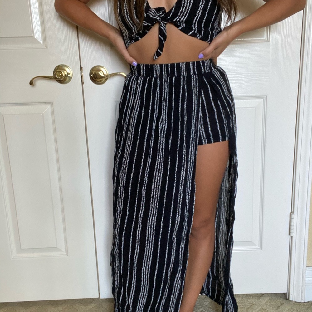 Open slit maxi skirt